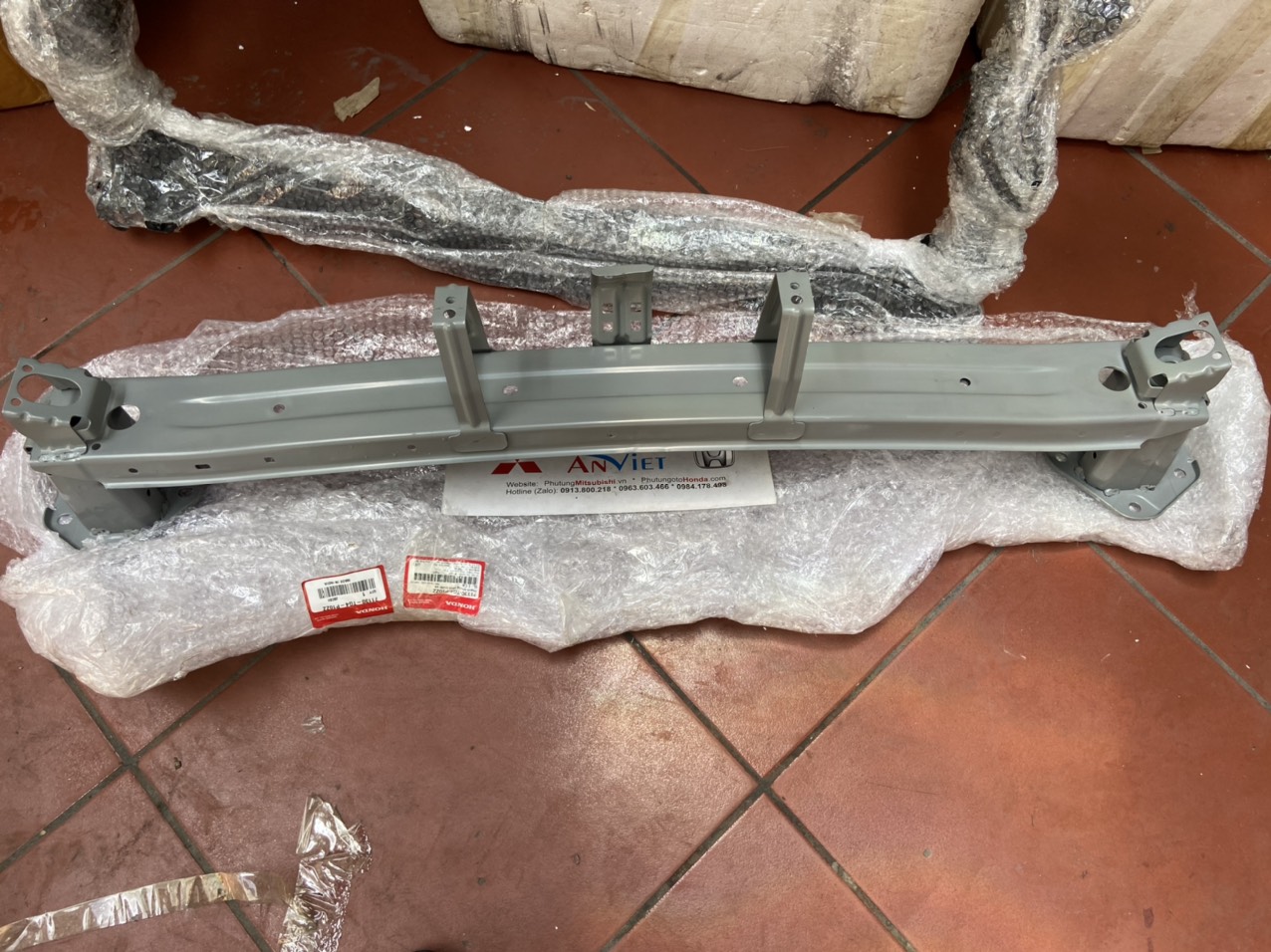 Xương đỡ cản trước xe Honda Brio